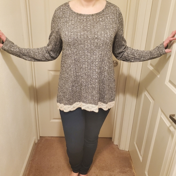 Xhilaration Women's Gray with White Lace Trim Long Sleeve Shirt - Picture 1 of 8